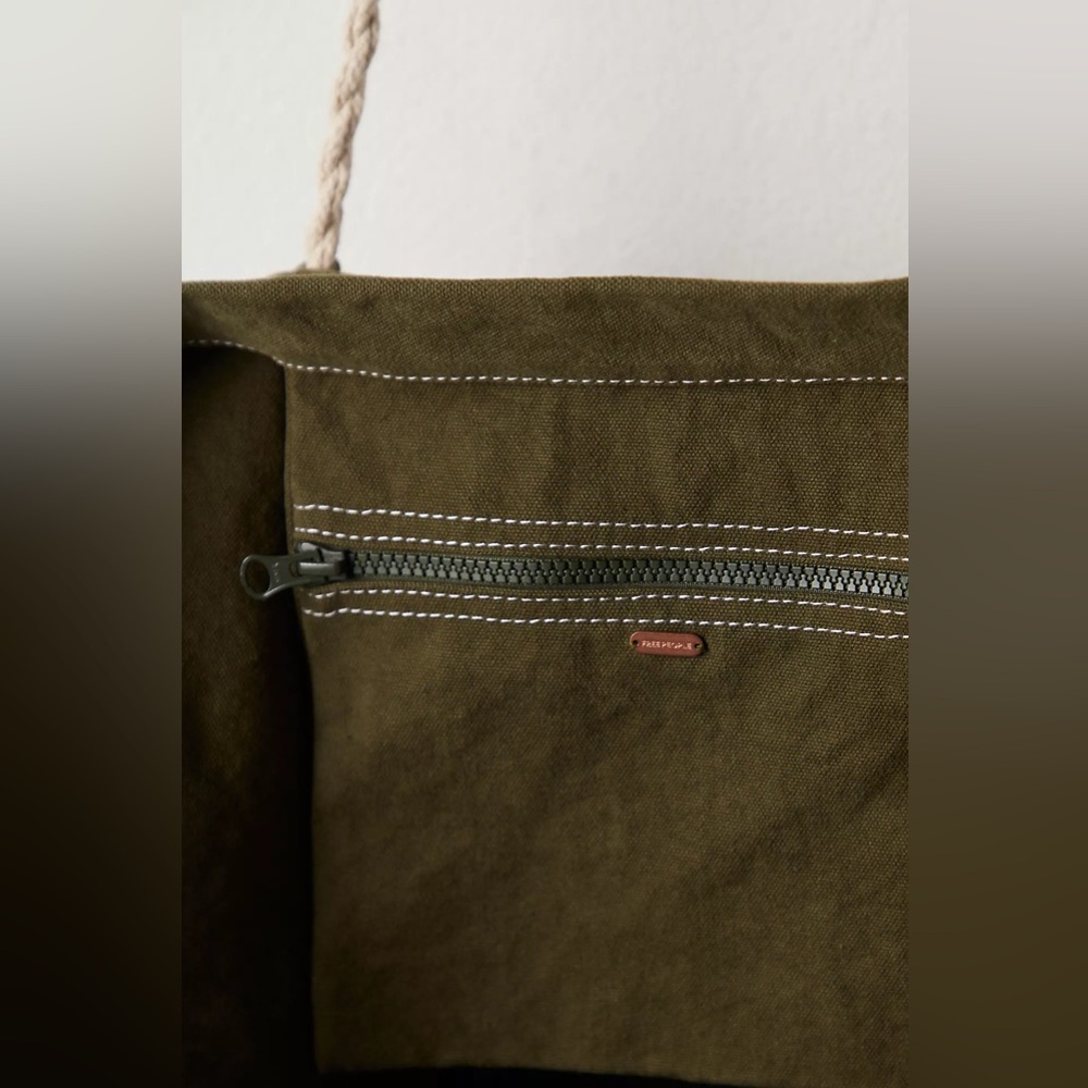 Been There Badge Tote Bag Free People NWT - Picture 4 of 11